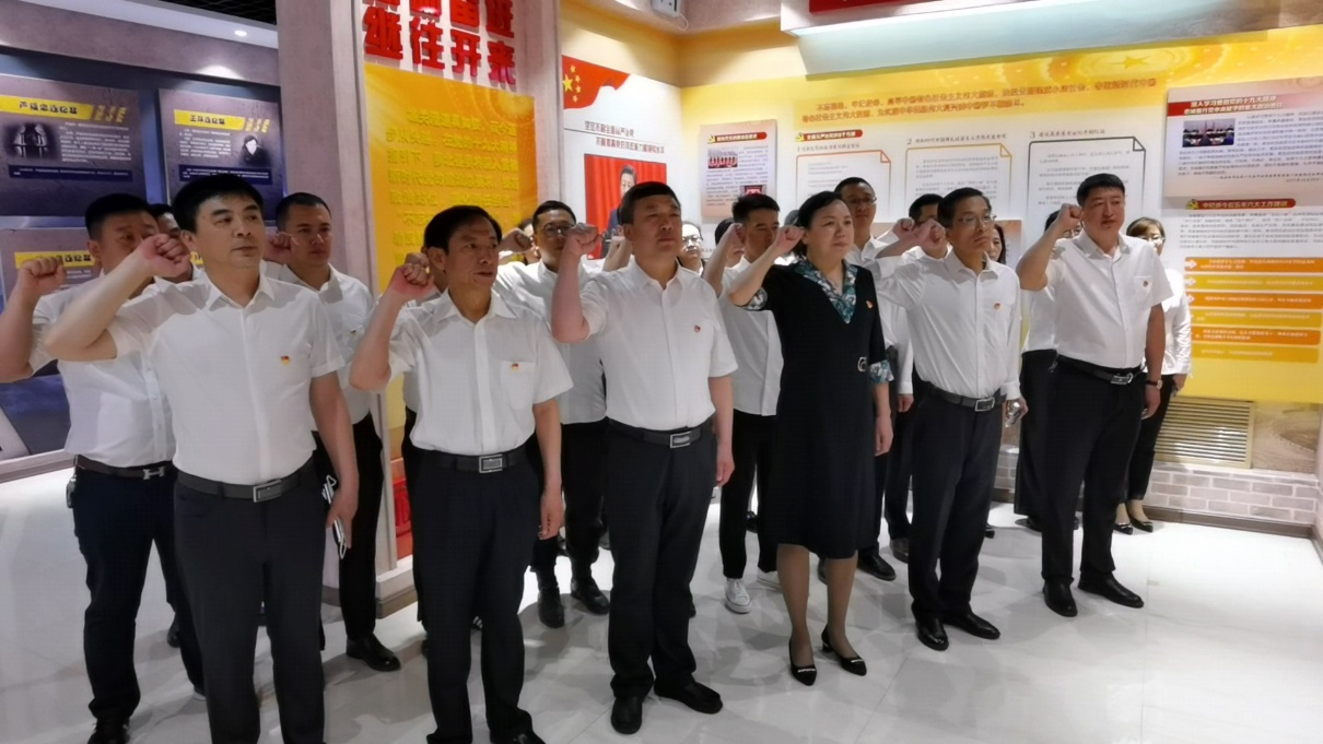萝北县纪委监委开展参观廉政教育基地主题党日活动.jpg