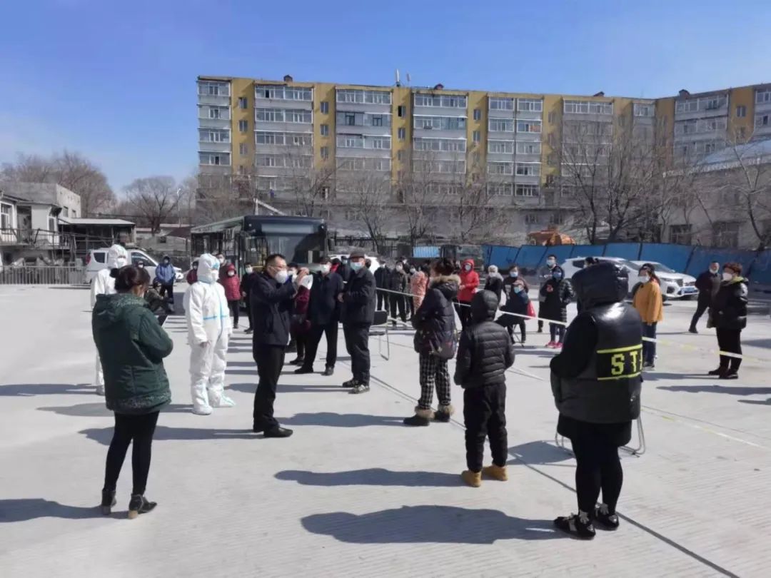 【战“疫”进行时】南山区纪委监委：一线“督战” 确保全民核酸检测工作有序进行.jpg