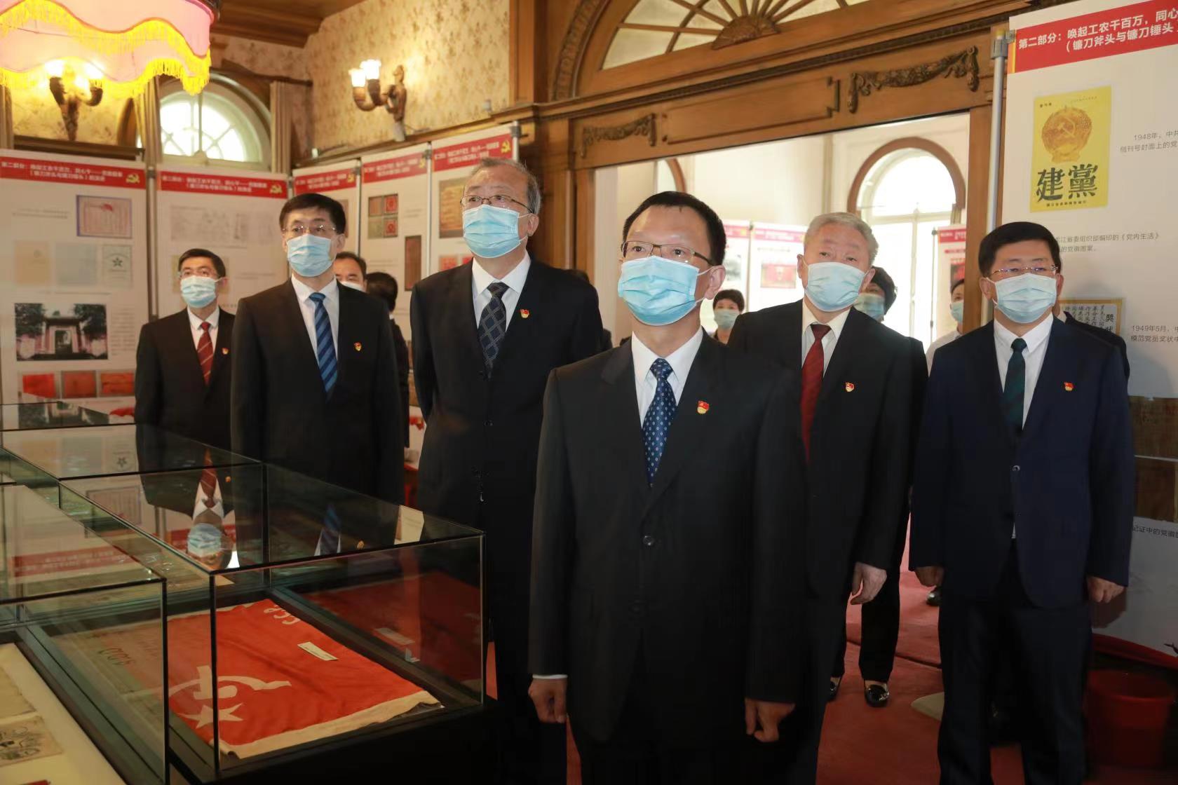 张巍在革命领袖视察黑龙江纪念馆参观学习时强调 01.jpg