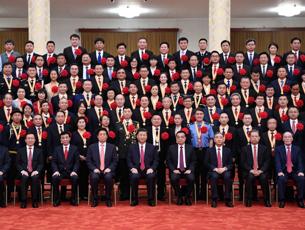 习近平在庆祝中国共产党成立100周年“七一勋章”颁授仪式上发表重要讲话 02.jpg