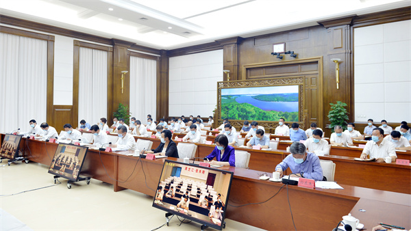 张庆伟：迅速行动切实消除疫情传播风险隐患 压实责任坚决守住来之不易防控成果 02.jpg