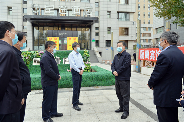 张庆伟：从严从细抓好社区和隔离点管控 以最快速度阻断疫情传播链条02.jpg