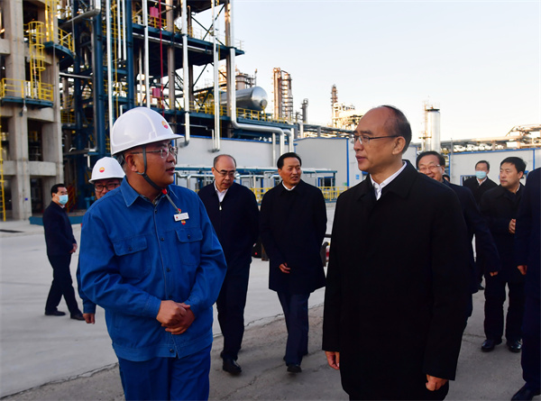 许勤：当好标杆旗帜建设百年油田 争当资源型城市转型排头兵02.jpg