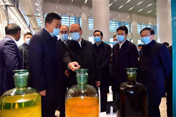 许勤：当好标杆旗帜建设百年油田 争当资源型城市转型排头兵04.jpg