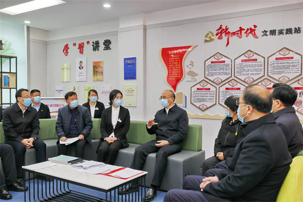 许勤：把党的十九届六中全会精神传达贯彻到最基层 04.jpg