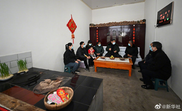 习近平春节前夕赴山西看望慰问基层干部群众09.jpeg