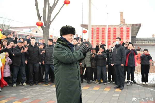 习近平春节前夕赴山西看望慰问基层干部群众12.jpeg