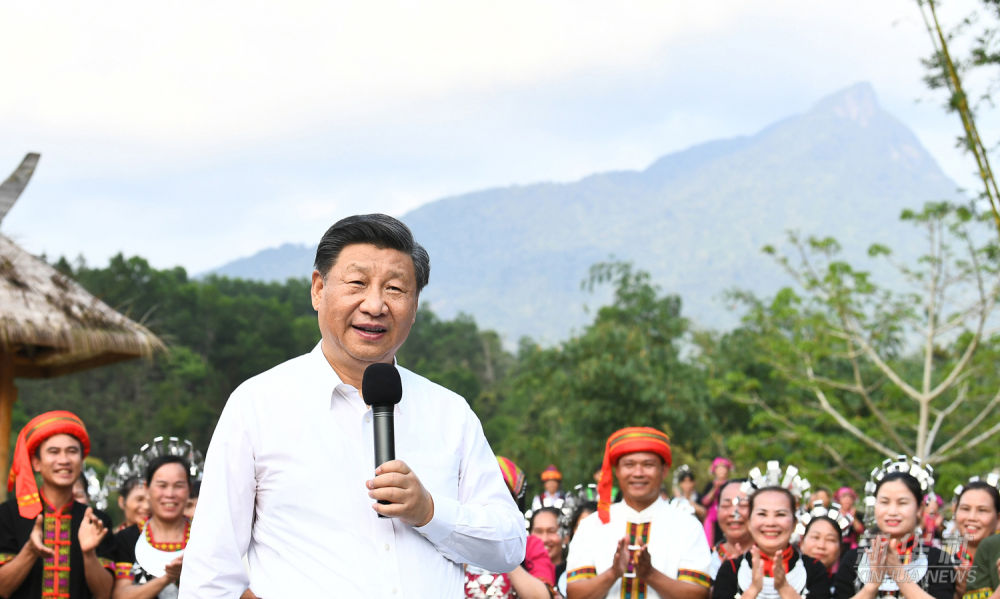 习近平在海南五指山市考察调研07.jpeg