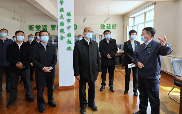 许勤：坚决落实早快准严细实要求 统筹抓好疫情防控和春耕生产04.jpg
